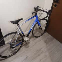 GIANT DEFY ROADSTER BIKE