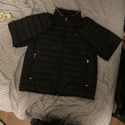Black Tommy Hilfiger Puffer Jacket  Size Medium 
