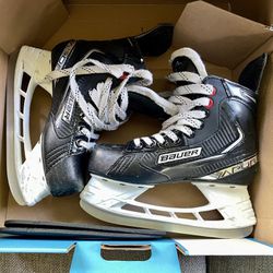 Bauer Junior Ice Hockey Skate Size 2.5 (youth/kids)
