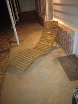 Wooden laying chair