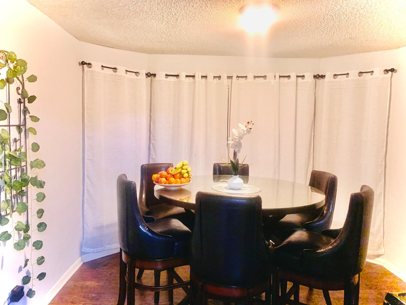 Dinning Table With Chairs