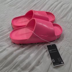 Nike pink slide slipper sandals size 6 womens