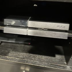 Ps4 Console With Controller