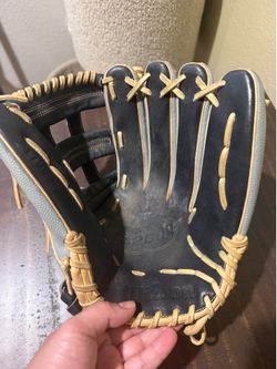 Wilson A2000 outfielder glove