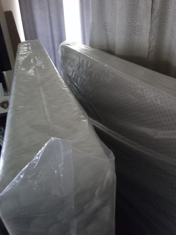 NEW FULL SIZE MATT. & BOX SPRING & METAL FRAME