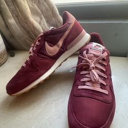 Nike internationals size 11