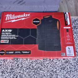 HEATED VEST MILWAUKEE BATTERY AND CHARGER INCLUDED 
