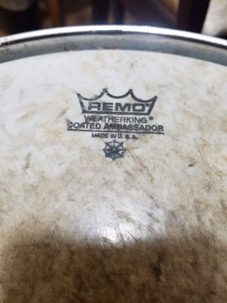 Snare drum w/stand. Remo head/ Tama drum