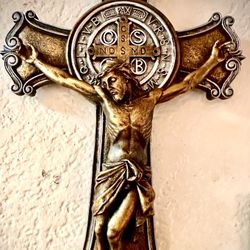 Beautiful Crucifix with Jesus sculpture with dimensions H10xL6.5xD1.5 inch Lbs 0.8. This is a quality solid composite resin sculpture in excellent lik