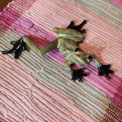 CERAMIC WALL FROG COLLECTIBLE
