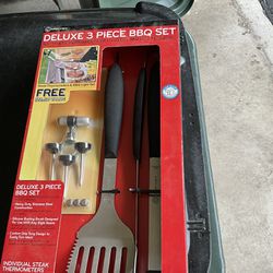 BRAND NEW-BBQ Grilling Tools-Flipper, Tongs, Brush.  Plus A Magnetic Light And 3 Individual Steak Thermometers