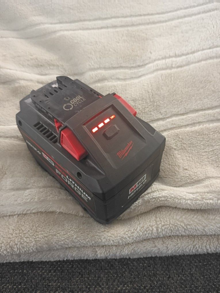 Got it 👍 Here’s a short, quick-hit version you can use for OfferUp / Marketplace where buyers scroll fast:
---
Milwaukee M18 REDLITHIUM FORGE HD12