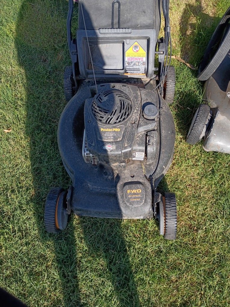 Poulan Pro Gas Operated Lawn Mower Self-propelled With Bag
