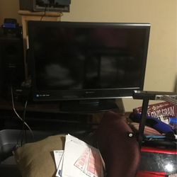 32 inches Emerson  Tv 