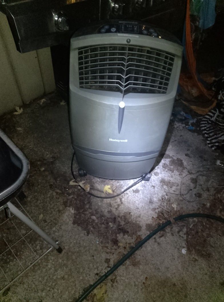 Honeywell Portable Evaporative Cooler Swamp Cooler)
