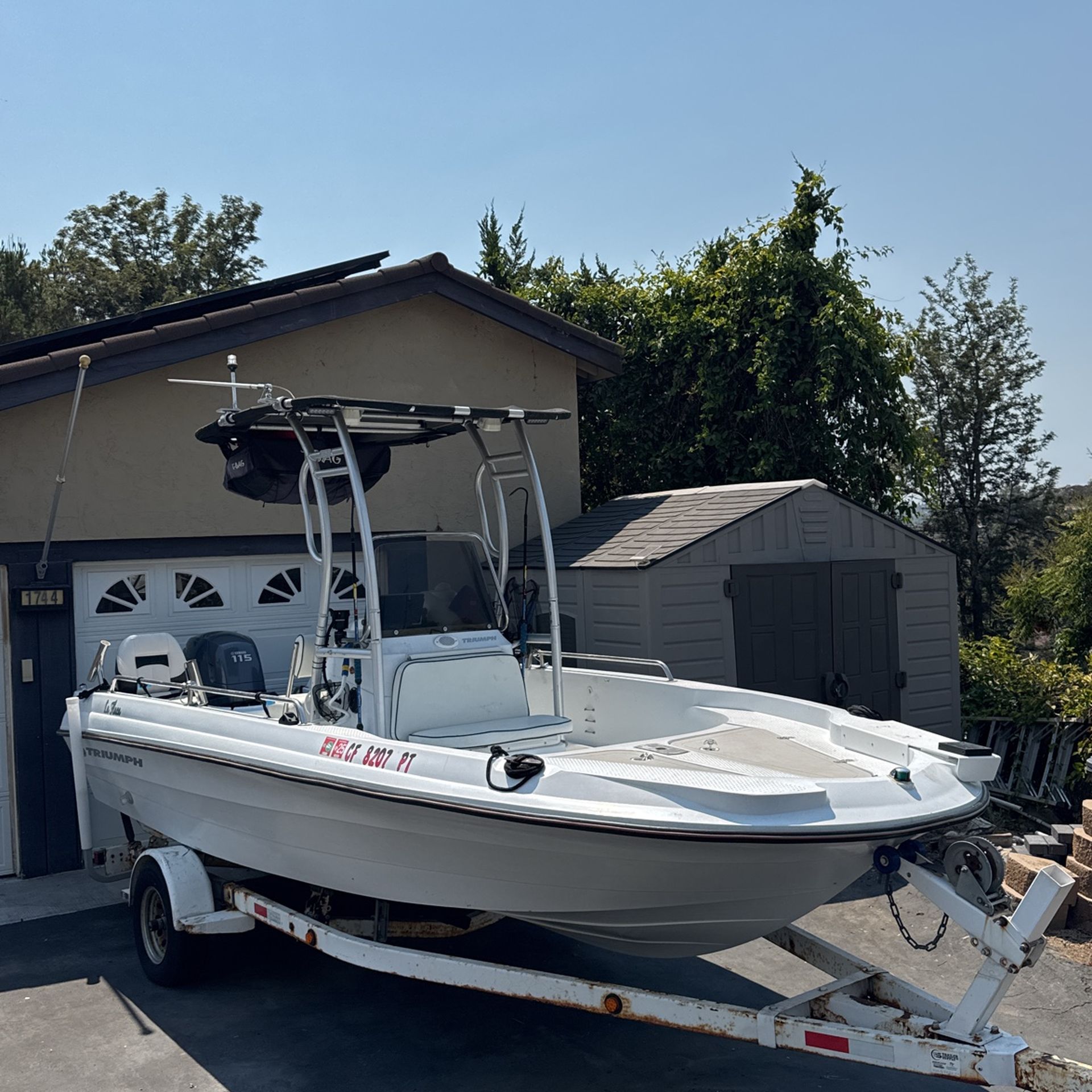 Triumph 190 Center Console Boat
