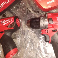 MilwaukeeM12 FUEL 12-Volt Lithium-Ion Brushless Cordless Hammer Drill and Impact Driver Combo Kit w/ 2 Batteries and Bag (2-Tool)