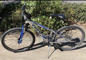 Trek 4100 Hybrid Mountain Bike All terrain. 21 Speed