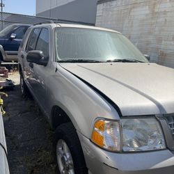 2004 Ford Explorer 