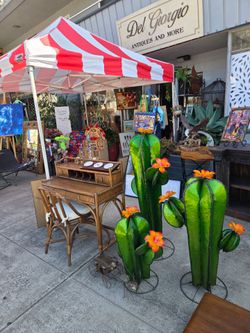 Big sale of vintage items, antiques, art, and more. Open from 11:00 a.m. to 6:00 p.m.