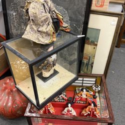 Set Of 3 Japanese Dolls With Case 