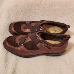 Softspots Brown/ Bronze Leather Size 8.5WW.
