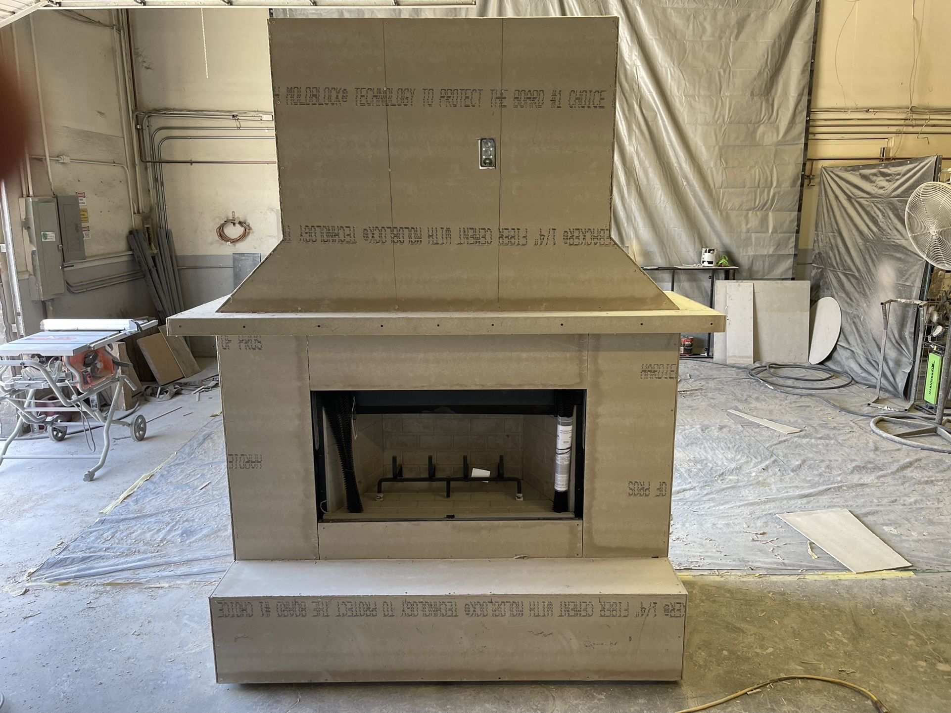Outdoor Fireplace / Fire Pit / Bbq Island