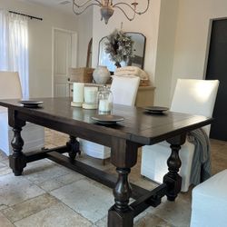 BEAUTIFUL POTTERY BARN DINING TABLE ONLY ( chairs are not for sale ) ( oak mission color )