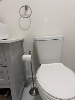 Towel ring and toilet paper holder/Anillo para toalla y portarrollos de papel higiénico