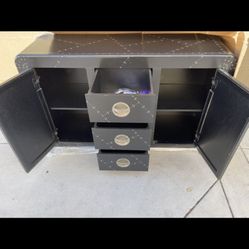Black Domino Chest his item is CORT Certified