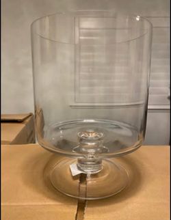 10 New glass clear Hurricane Pilars with base