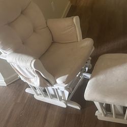 Nursery Rocking Chair (white)