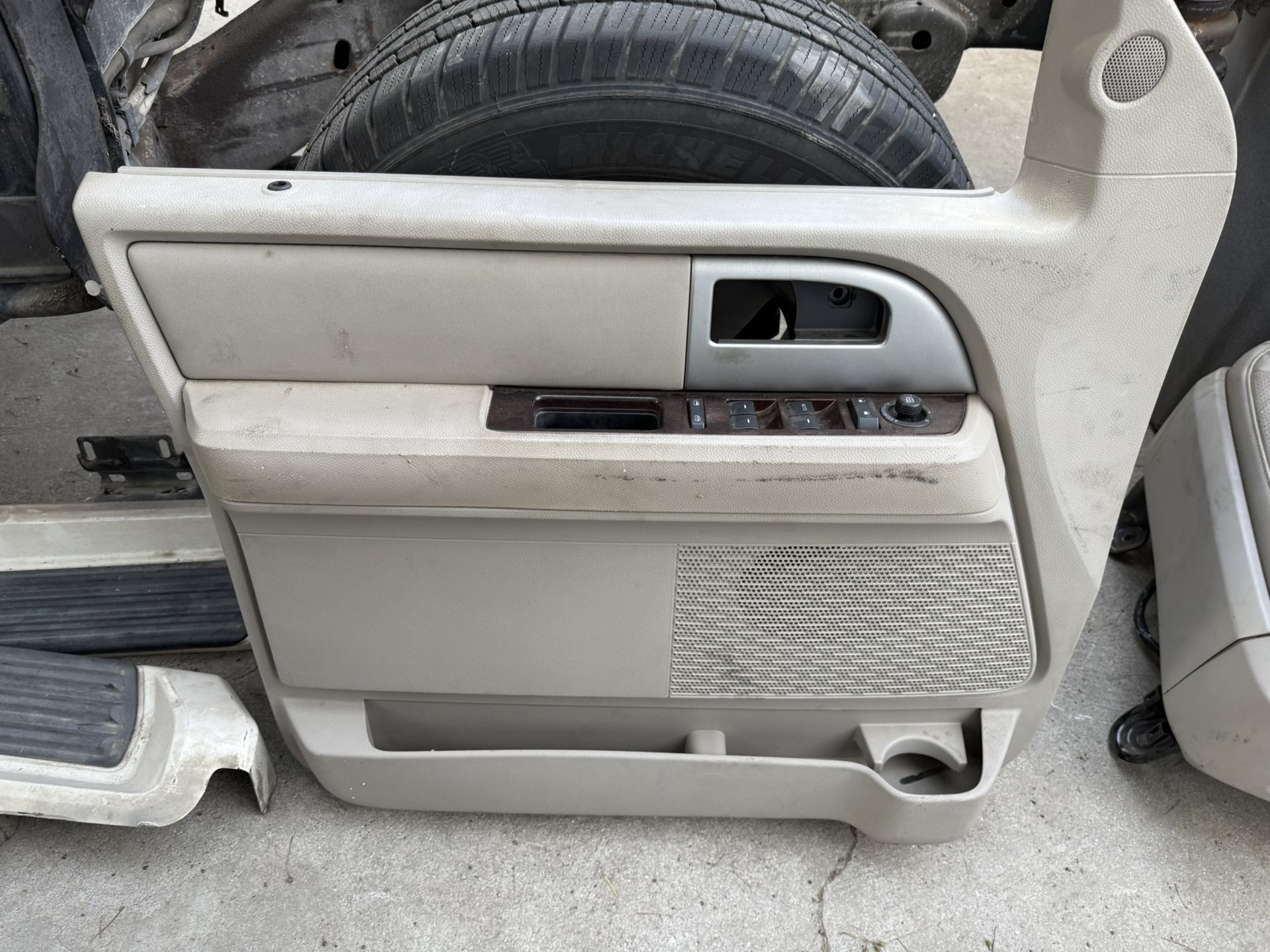 2008-2017 Ford Expedition EL Driver Door Panel