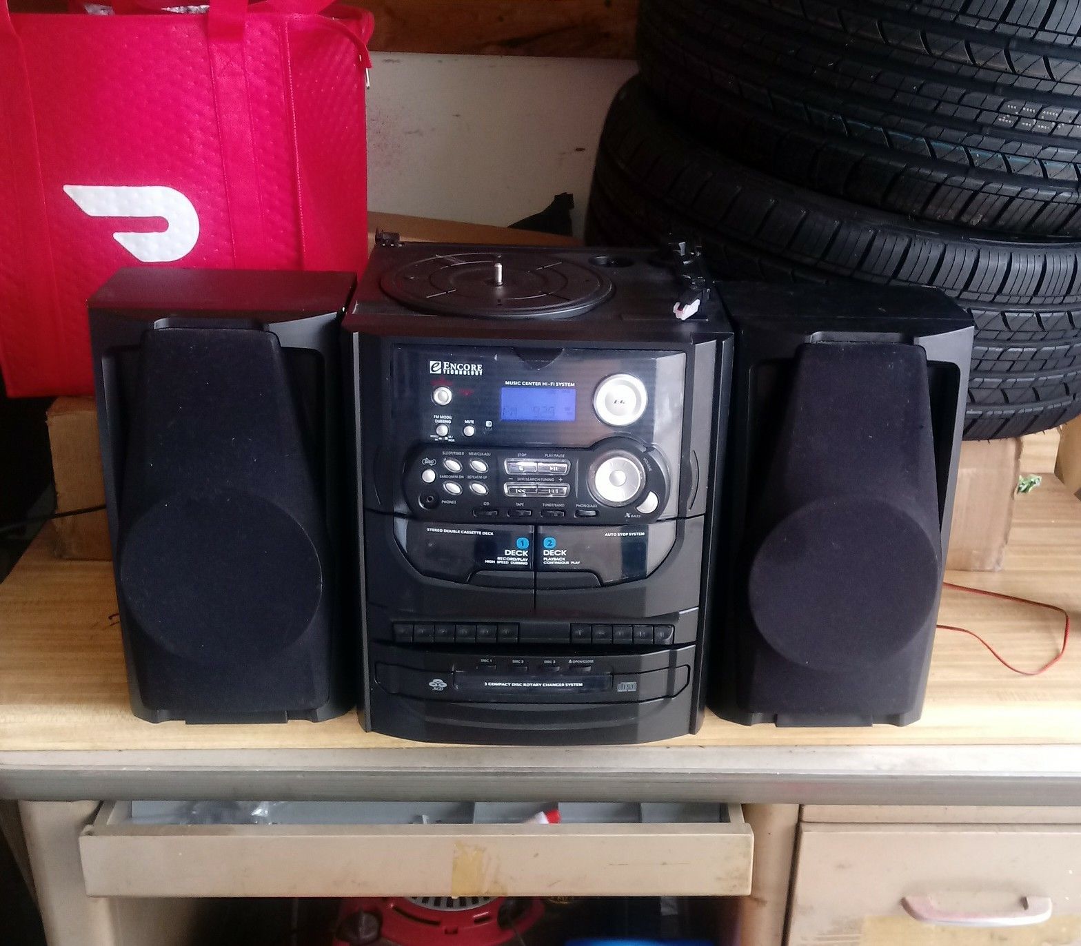 ENCORE TECHNOLOGY 3-CD Am Fm HOME STEREO SYSTEM