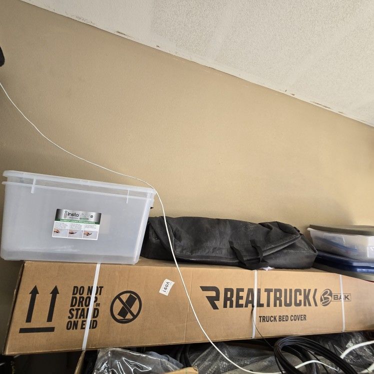 Like New Bak Revolver x4s Tonneau Cover