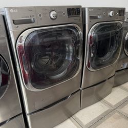 LG 5.2 Cu Ft Washer And Gas Dryer Set