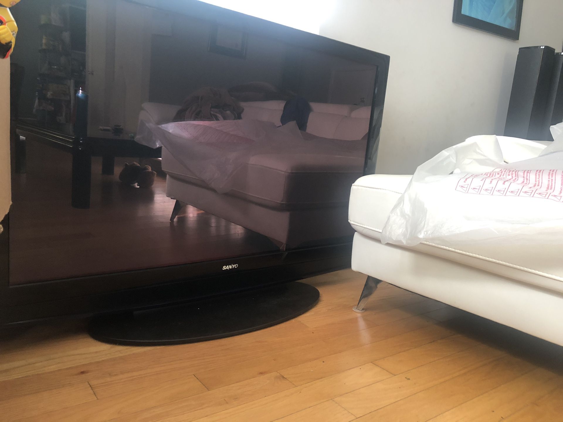 50 INCH SANYO flat-screen tv