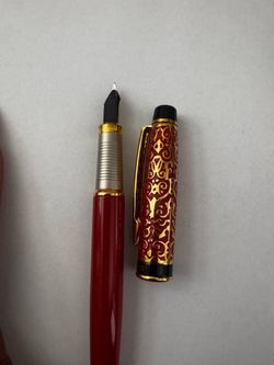 Hero 660 Fountain Pen – Red & Gold Filigree – 12K Gold Nib