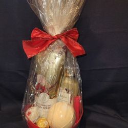 Valentine's Basket. Bbw Set. Valentine's Gift Set. Dahlia. Bath and Body Works. Birthday Gift. 
