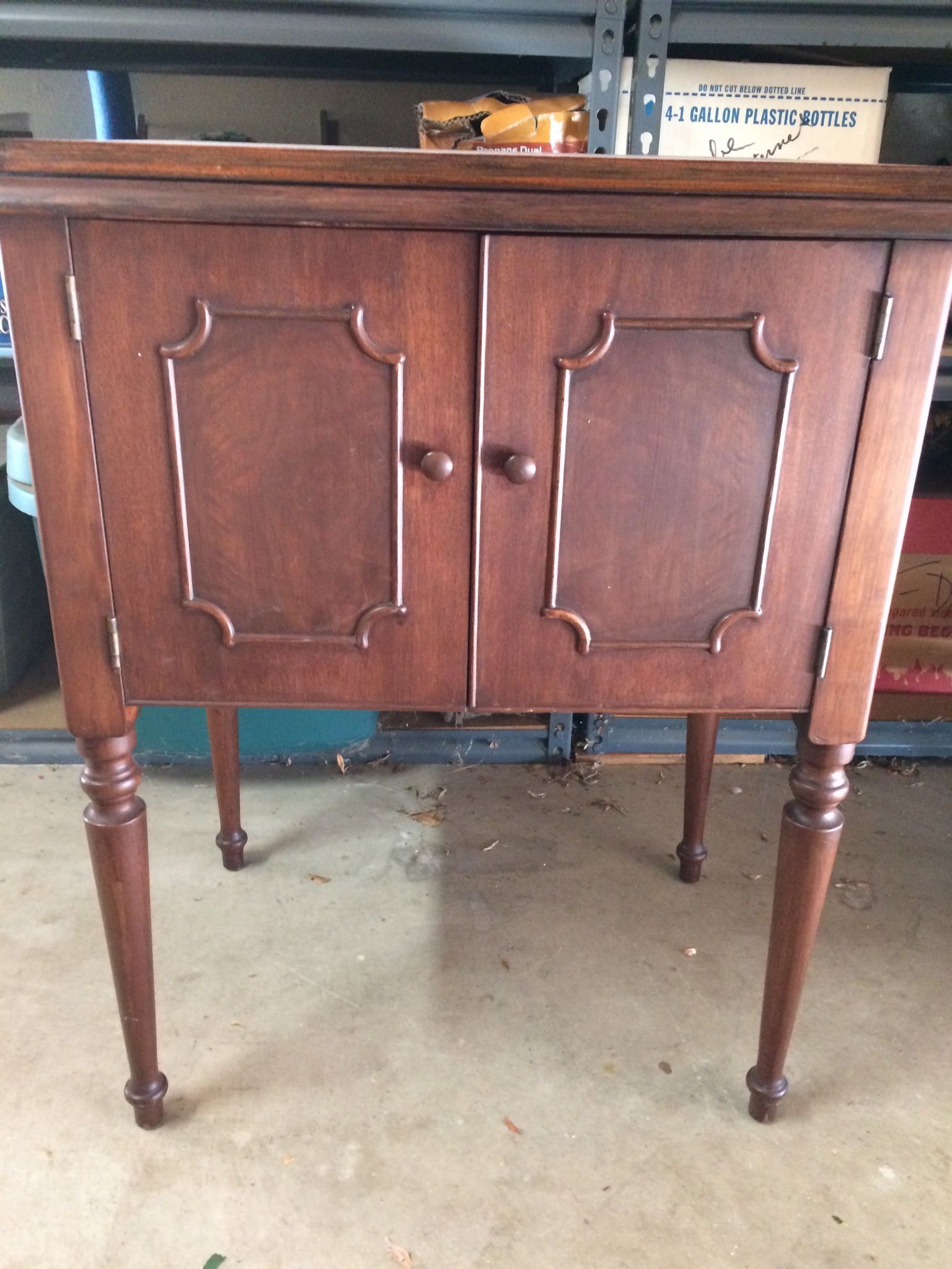 Vintage Singer Sewing Machine With Cabinet