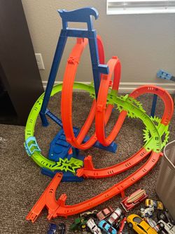 Hot Wheels Tracks + 70 Hot Wheels - $60 OBO