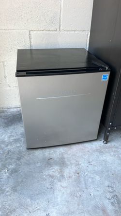 Mini fridge 2.4