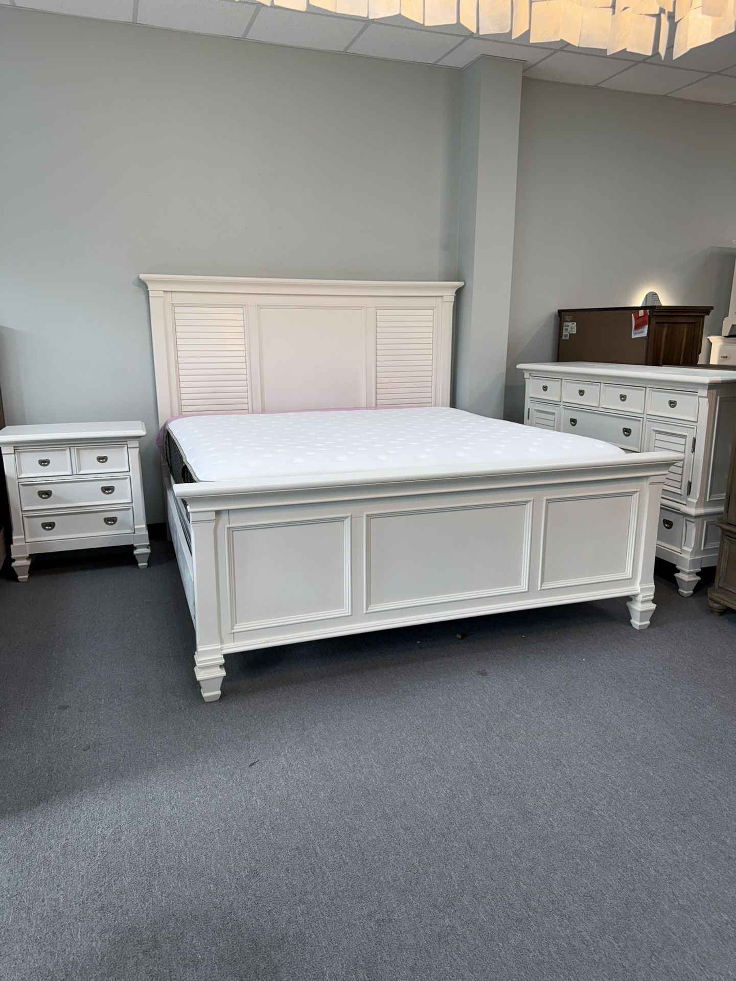 King bedroom set (FREE 24H DELIVERY AND SETUP)