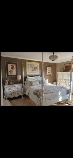 Rustic Queen sized Poster bed