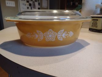 Pyrex Butterfly Gold Casserole Dish with Lid