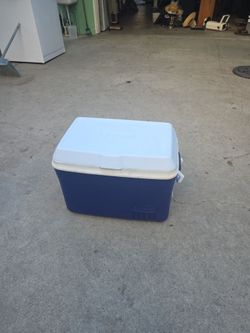 Rubbermaid Cooler