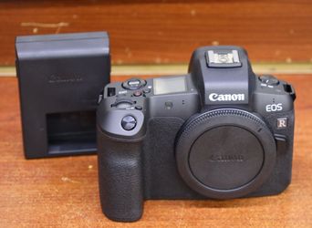 Canon EOS R DSLR Camera DS126721 *Body Only*