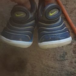 Li Baby Nike Sneakers Size 2 Infants