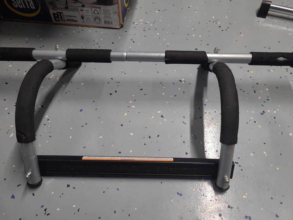 Iron Gym Polup Bar