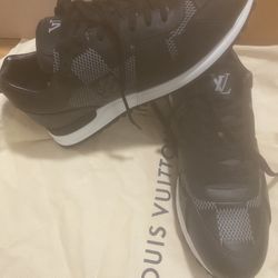 Louis Vuitton Mens Shoes Size 10! Like New!